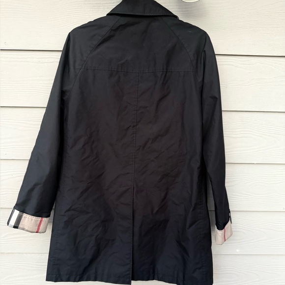 Burberry Brit Bowpark Raincoat in black - Picture 16 of 16